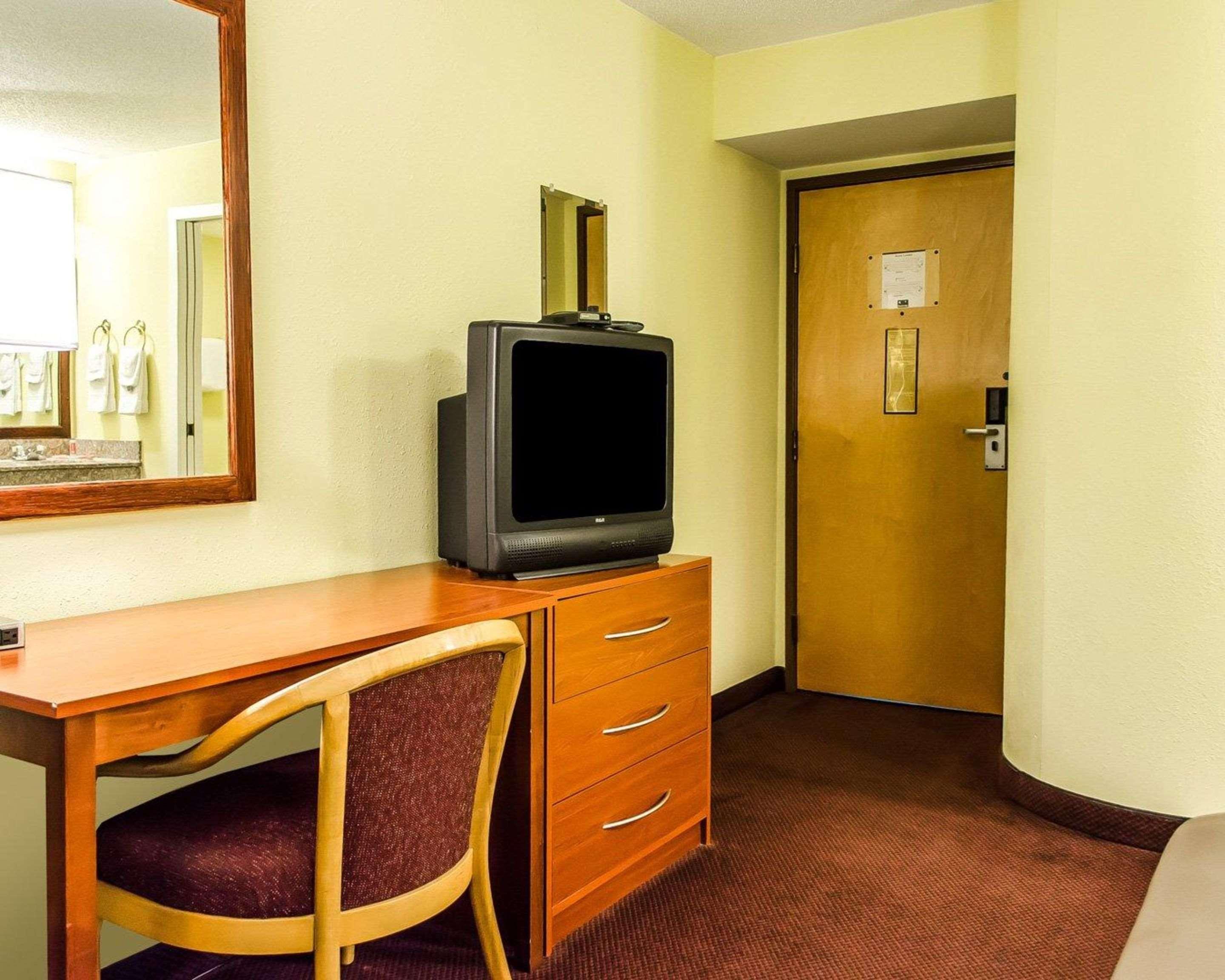 Econo Hotel 2*