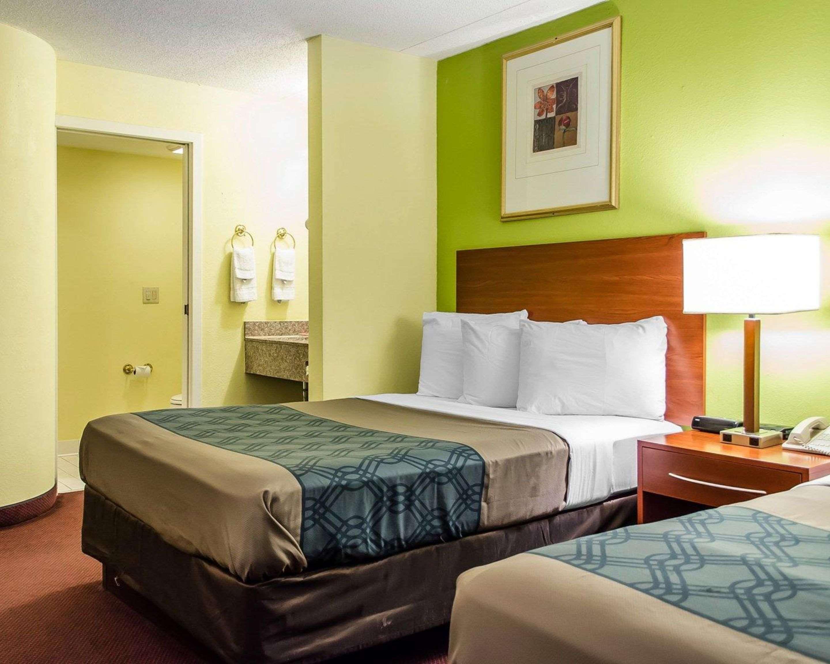 Econo Hotel