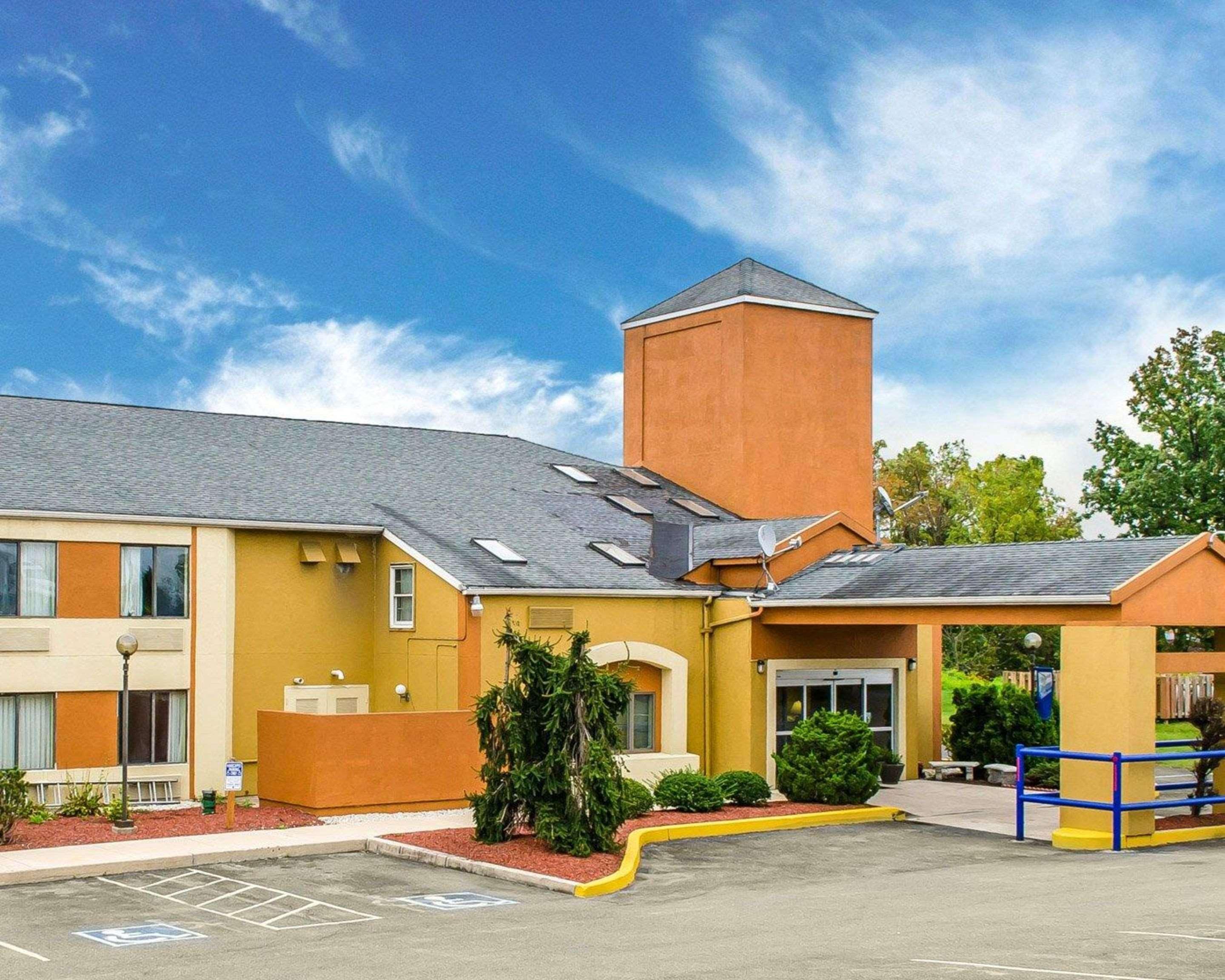 Econo Hotel 2*