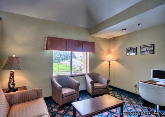 Econo Hotel 2*