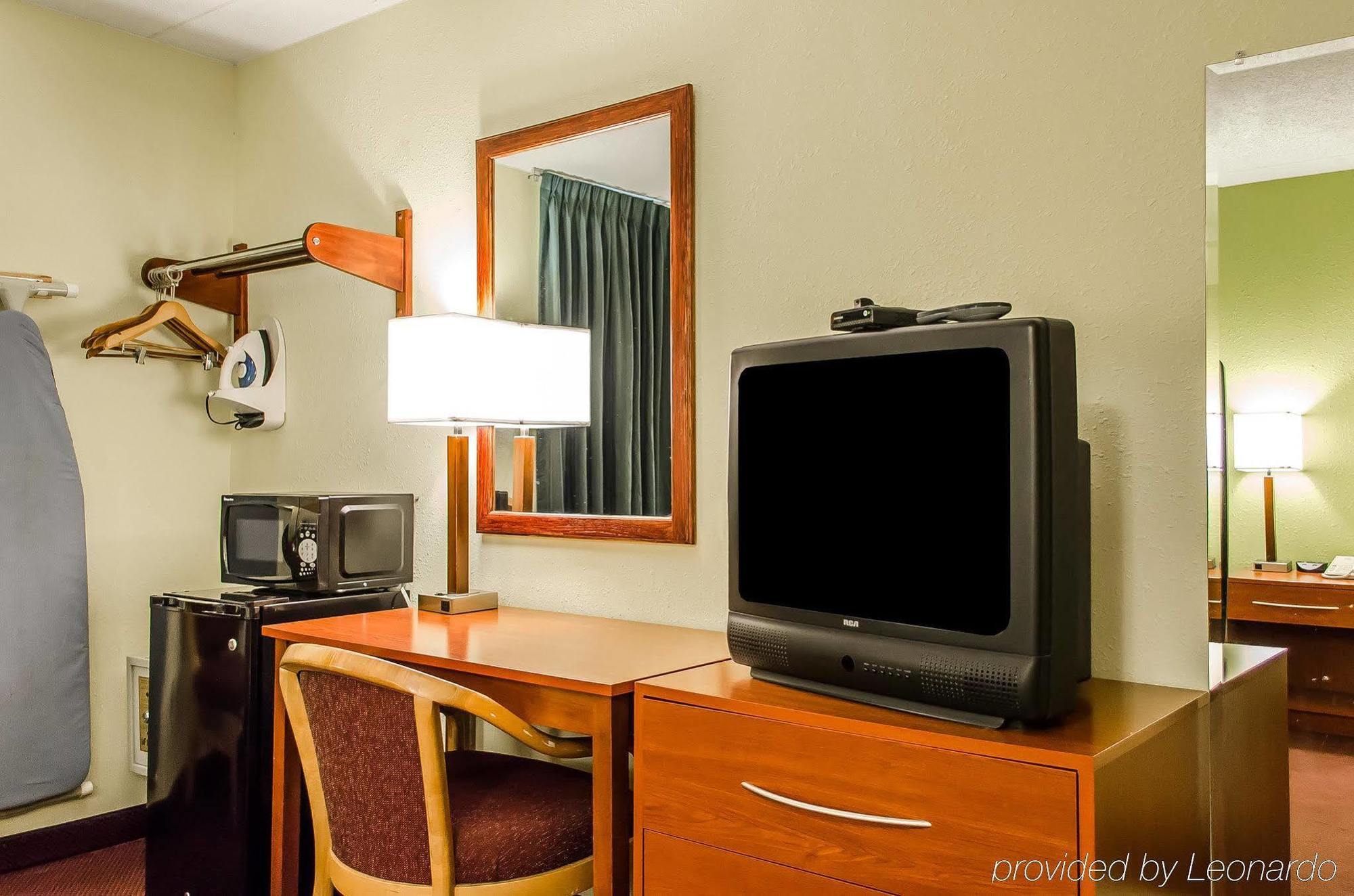 Econo Hotel 2*