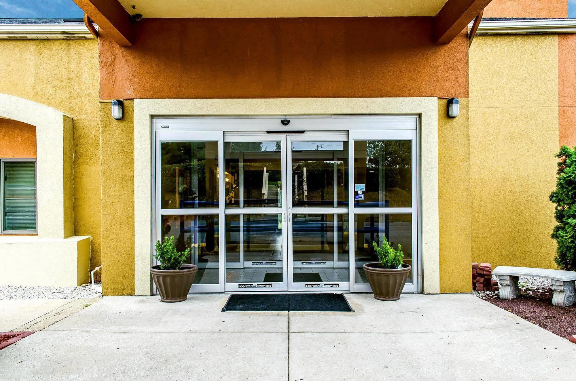 Econo Hotel
