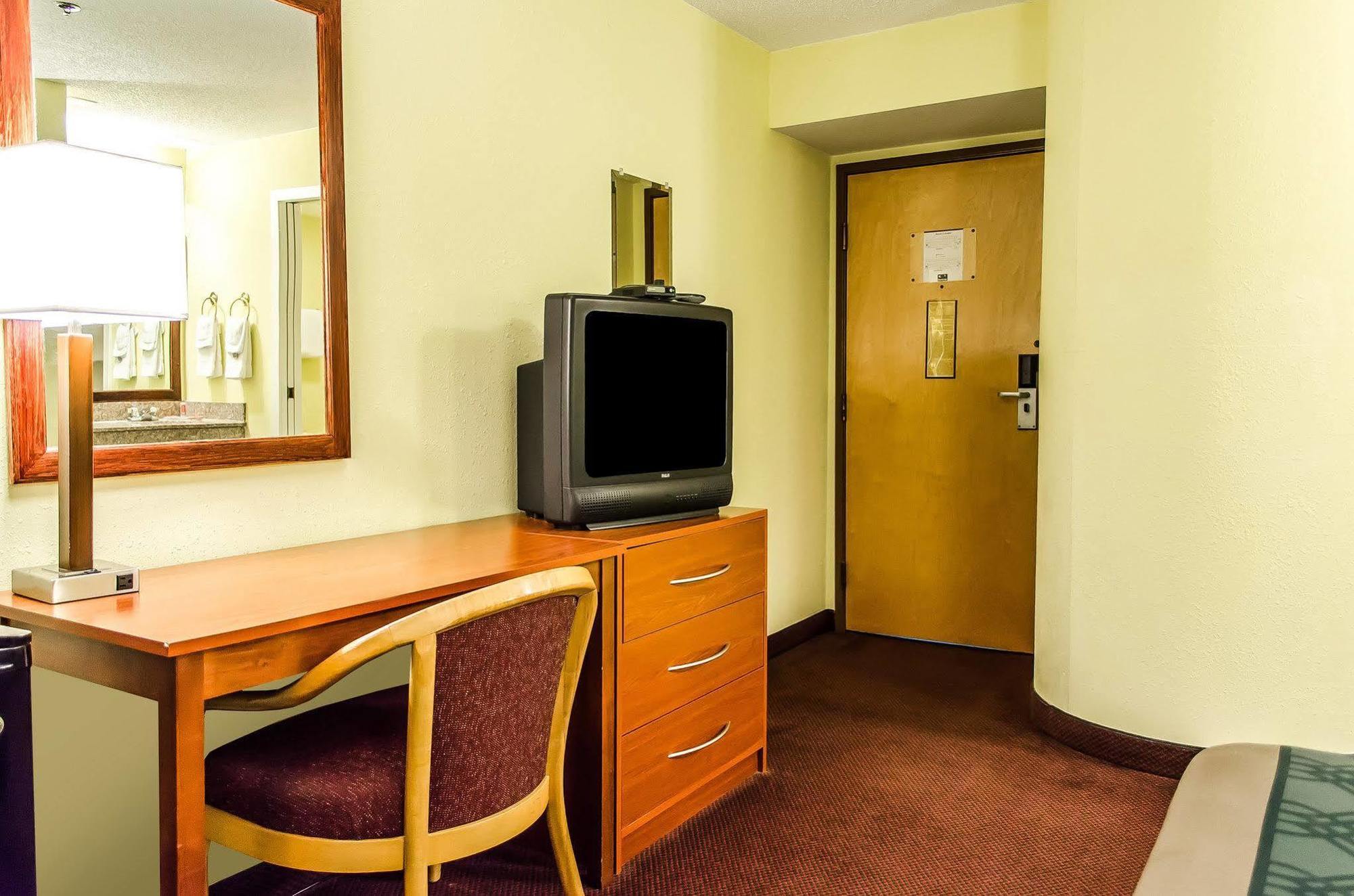 Econo Hotel 2*